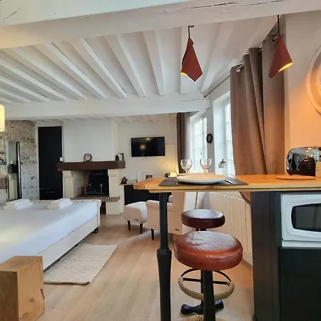 La Parenthese Saint Jean Charming In The Heart Of Honfleur
